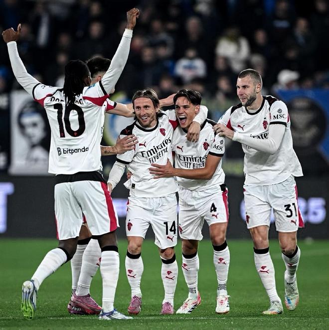 德转33岁+球员身价前10：萨拉赫4500万第1，梅西第7，C罗第9（德转公布33岁以上球员身价前十：萨拉赫4500万居首，梅西第7、C罗第9）