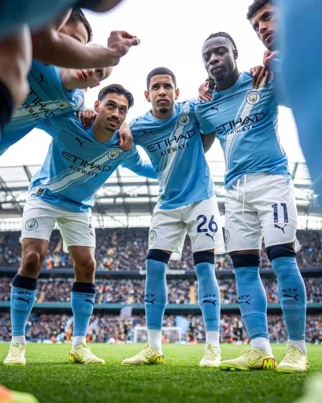 克雷莫内塞2-0莱切，博纳佐利建功，萨纳夫里亚锁定胜局（克雷莫内塞2比0力克莱切：博纳佐利先拔头筹，萨纳夫里亚终结悬念）