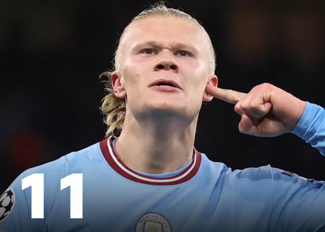 卡里乌斯妻子晒圣诞写真：身穿金色深V礼服展示孕肚（卡里乌斯妻子分享圣诞写真，穿金色深V礼服大方秀孕肚）