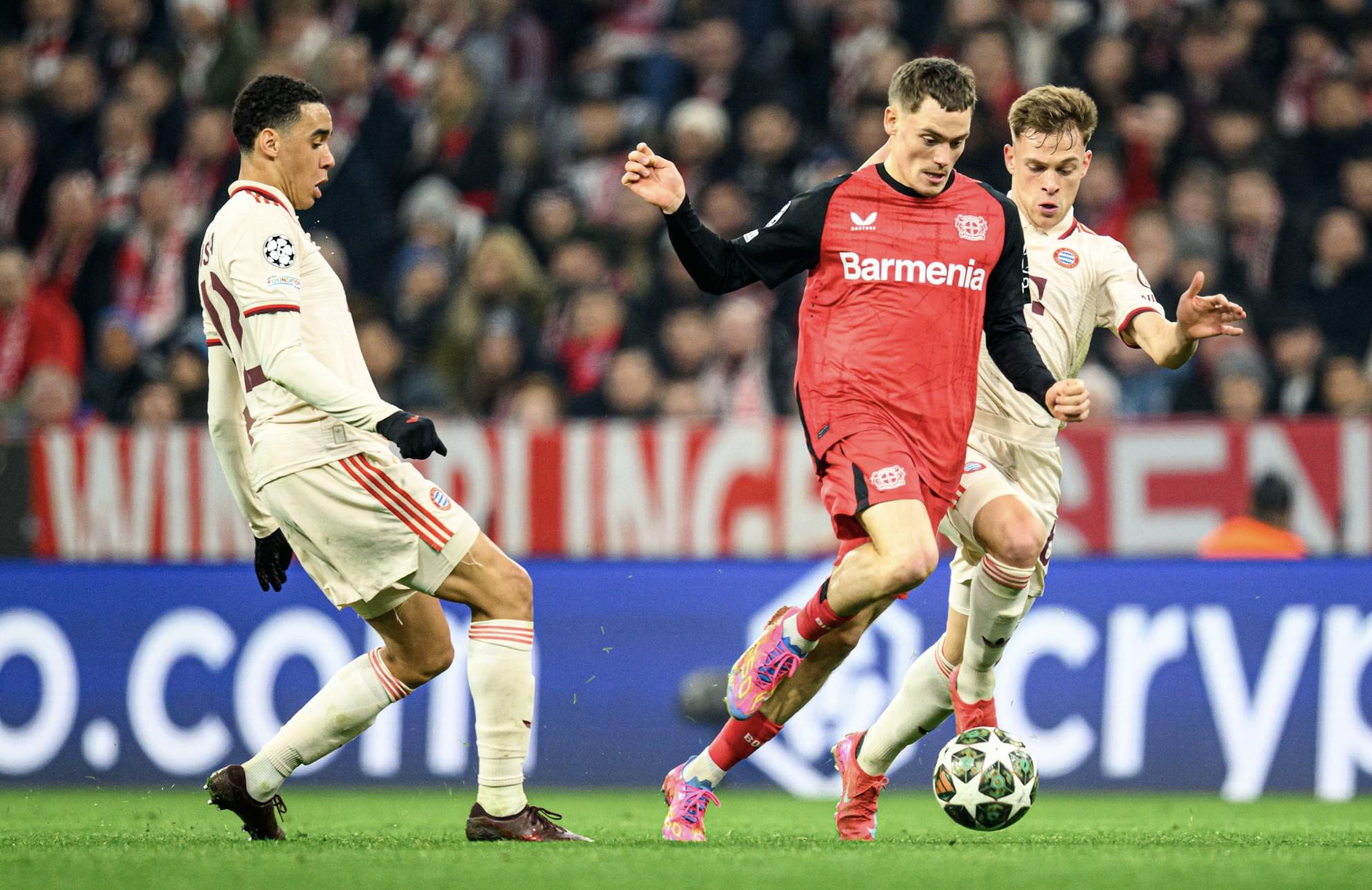 英国女歌手利帕现场观看阿根廷国家德比，并与里克尔梅合影