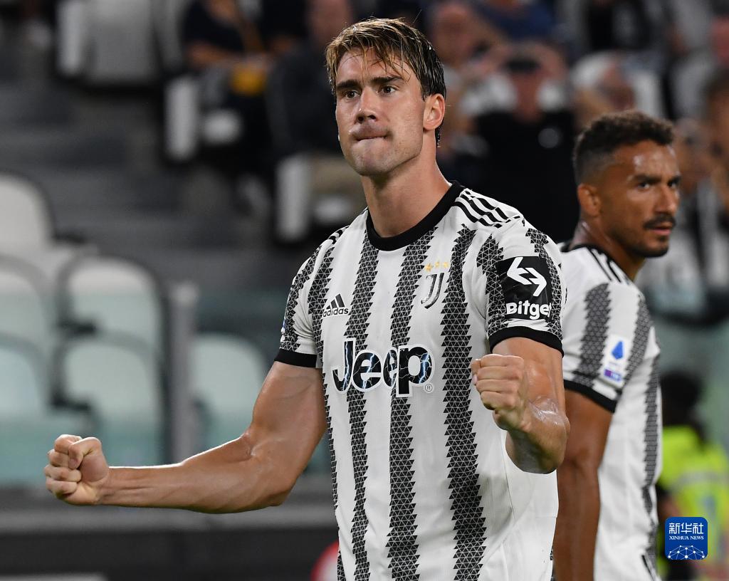 体育精神，霍伊伦祝贺麦克托米奈和苏格兰晋级世界杯