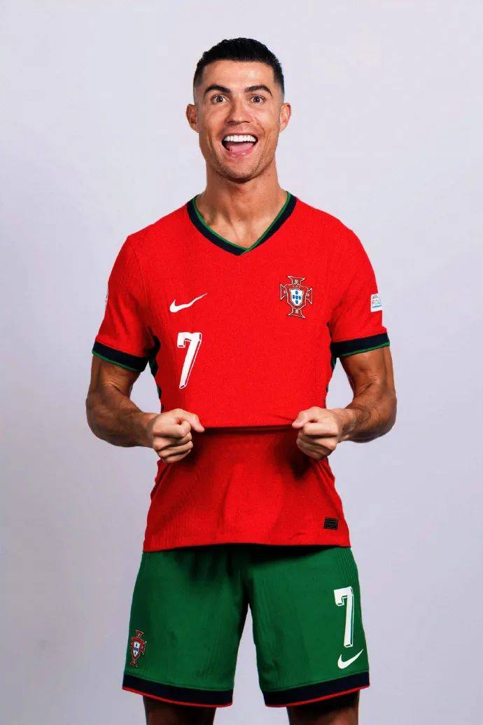 德甲半场：埃姆雷詹点射，拜尔建功，多特暂2-0斯图加特（半场战报：埃姆雷-詹点球破门，拜尔建功，多特暂2-0领先斯图加特）