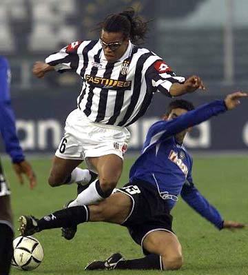 鲍威尔：最后一攻搞砸的责任在我，我是O型腿所以常扭伤脚踝（鲍威尔揽责最后一攻失败：称O型腿易致脚踝扭伤）