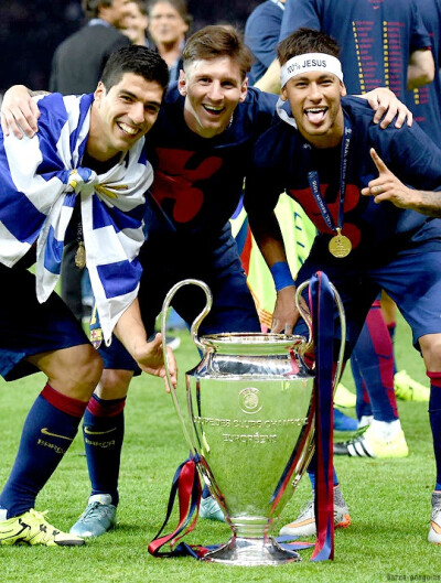 皇家马德里 - 曼城：冠军联赛第六轮巅峰对决，谁将掌控局势？（欧冠第六轮焦点之战：皇马迎战曼城，谁能主宰赛场？）