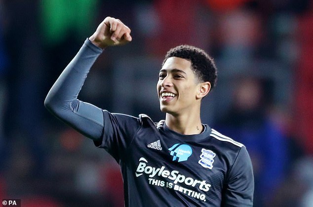 皇家马德里与西甲之间的法律战争：埃尔切的意外受益者？（皇马与西甲法庭对决：埃尔切会否成为意外赢家？）