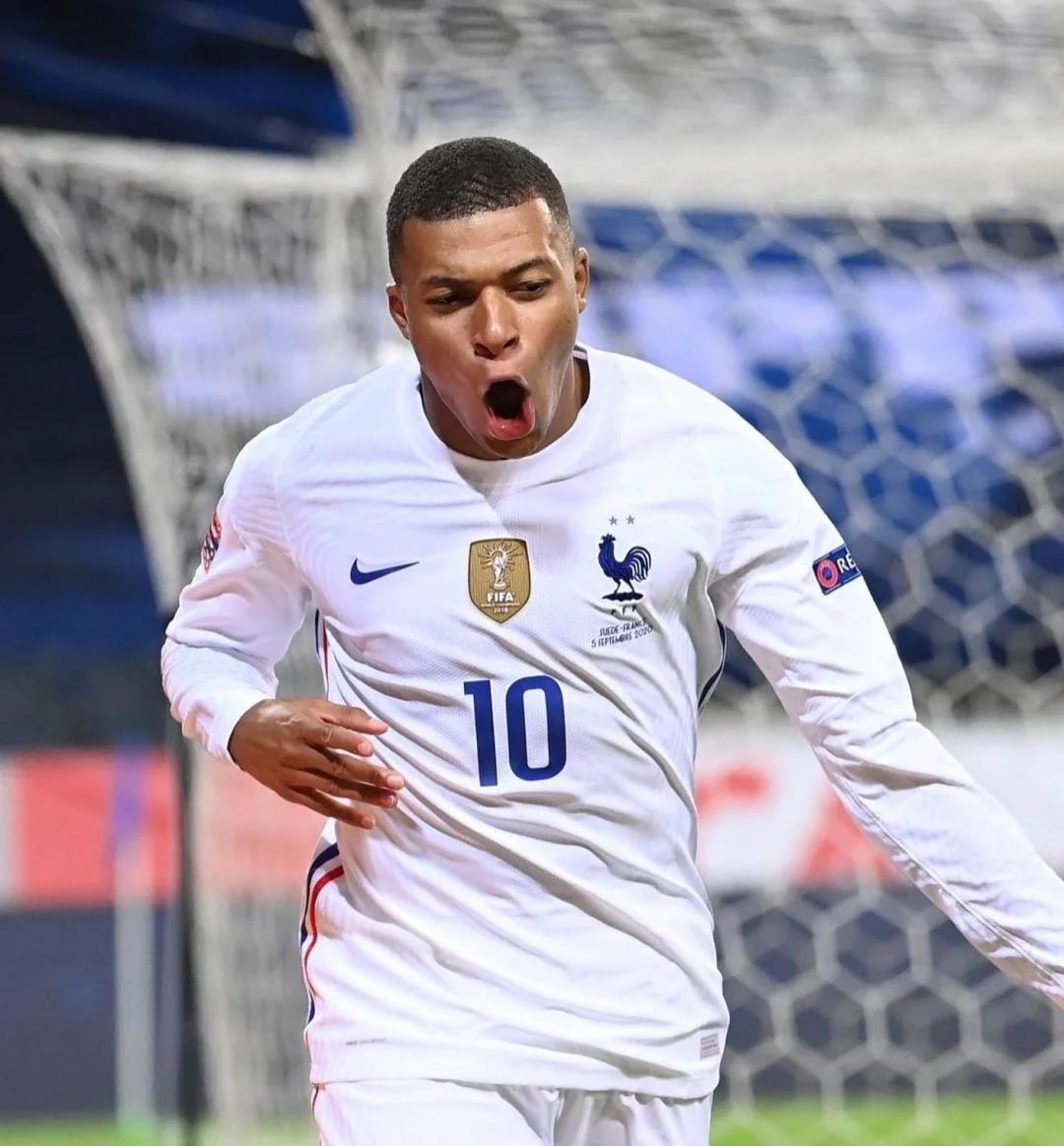 热议国安输球：下半场人员配置有问题；下赛季亚冠前景不乐观（国安失利掀热议：下半场用人遭质疑，来季亚冠前景堪忧）