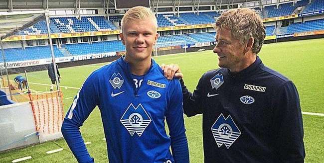 关键球打成后教练激动怒吼（关键球命中，主帅激动怒吼）