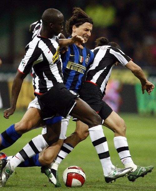 护台像王曼昱，涨球肉眼可见，她在拼命追赶国乒主力脚步（打法酷似王曼昱，进步肉眼可见，正全力追赶国乒主力）