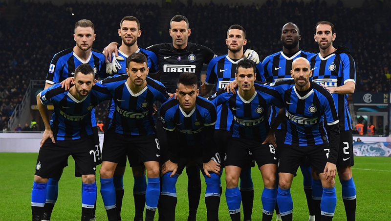 赫塔费主帅：西甲裁判要求尊重并哭诉自己有家人，谁没家人？（赫塔费主帅质疑西甲裁判：要求尊重又称自己有家庭，难道别人没有？）