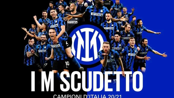 网友在梅西夜访诺坎普时偶遇他，梅西还向镜头打了招呼（夜访诺坎普的梅西被网友偶遇，并向镜头致意）