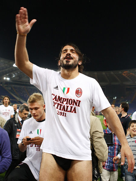 英超前瞻：切尔西vs阿森纳，榜一直面榜二展开6分大战（英超前瞻：切尔西对阵阿森纳，榜首与次席上演6分大战）