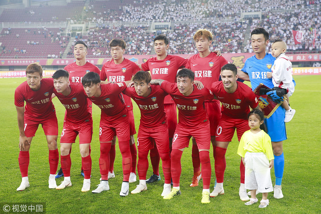 中超转会市场：广州队签下新前锋,（广州队签约锋线新援，中超转会再添焦点）