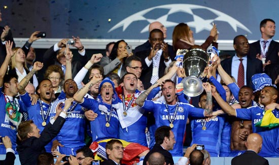 4-0横扫！意甲榜首易主，国米挤掉米兰，法布雷加斯惨败（4-0大胜！意甲领头羊易位，国米力压米兰，法布雷加斯遭惨败）