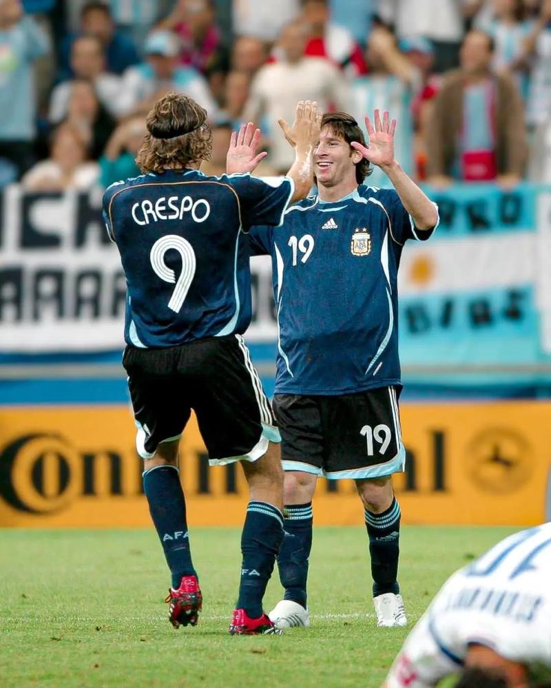 迪马：罗马、那不勒斯、布莱顿有意波尔图19岁中场弗罗霍尔特（迪马：波尔图19岁中场弗罗霍尔特获罗马、那不勒斯与布莱顿青睐）