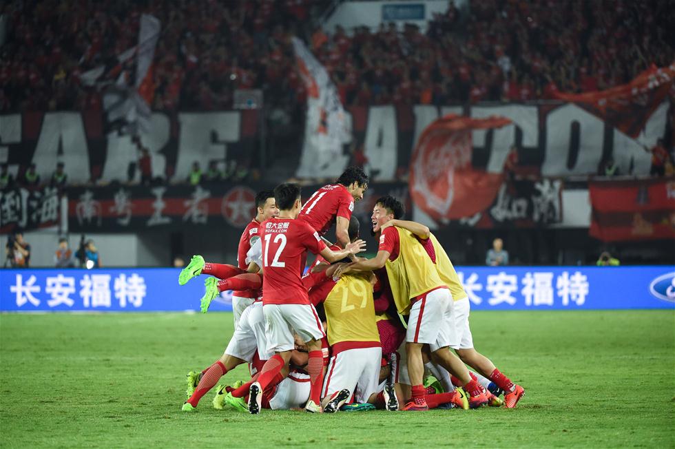 足球欧冠淘汰赛再次出现争议红牌