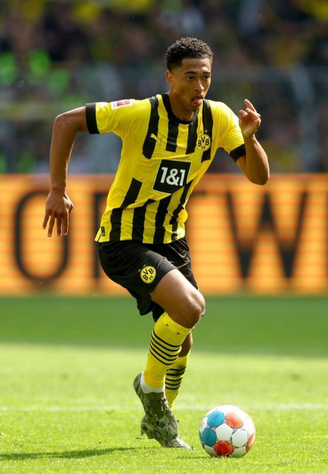 TA：范德芬的速度和力量令人难以置信；西蒙斯表现堪称完美（TA评：范德芬速度与力量惊人，西蒙斯发挥无可挑剔）