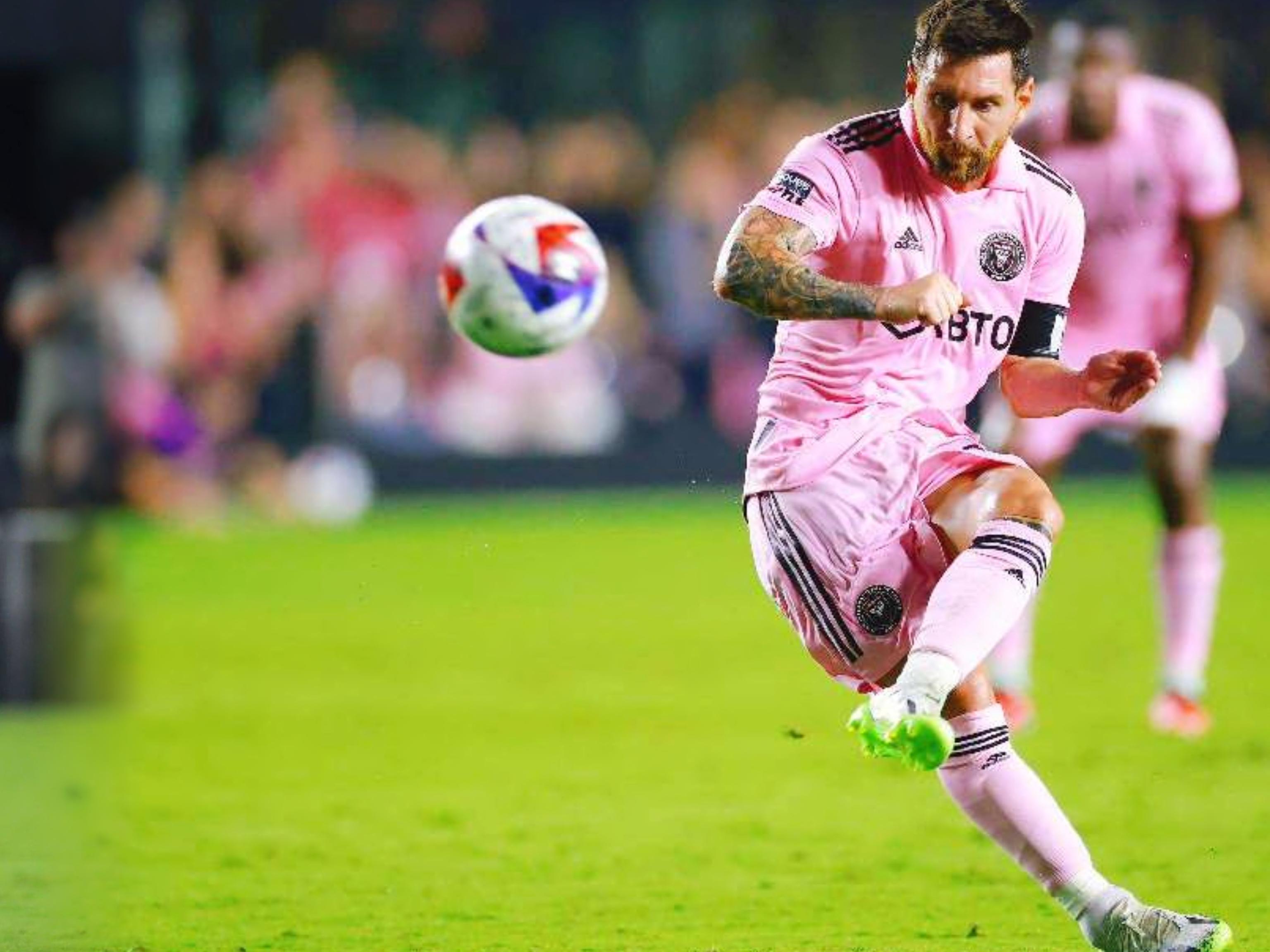 多方消息：萨利巴没有被拍到随队前往维拉公园球场（多家消息源：未见萨利巴随队赴维拉公园球场）