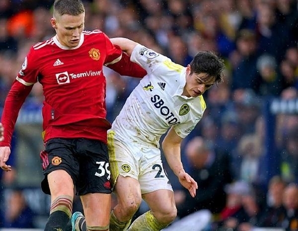 火箭哈登末节爆发连得15分（火箭球星哈登第四节火力全开连取15分）