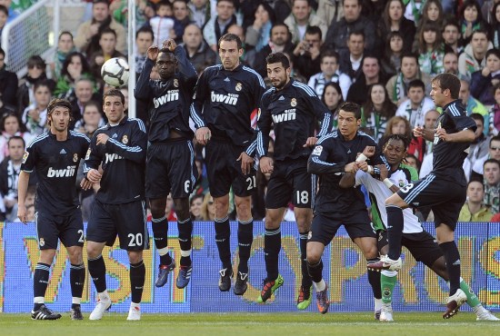 曼联三人非洲杯离队日期确定，无缘战维拉！落选奥纳纳清洗计划曝光（曼联三将非洲杯离队时间敲定，无缘战阿斯顿维拉；奥纳纳遭弃用与清洗计划曝光）