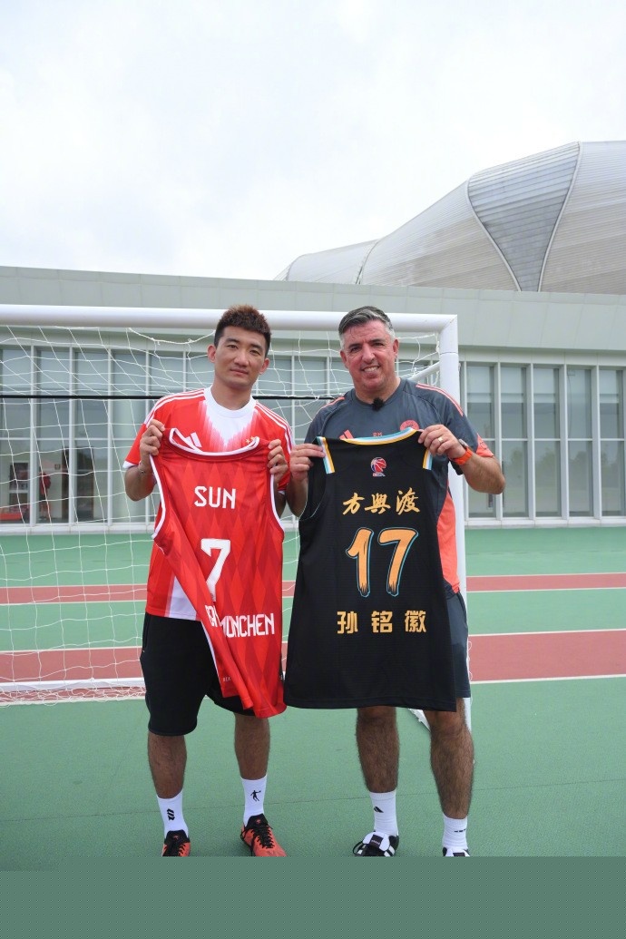 灰熊10人轮换全部有得分进账！埃迪半场7分7篮板3助攻