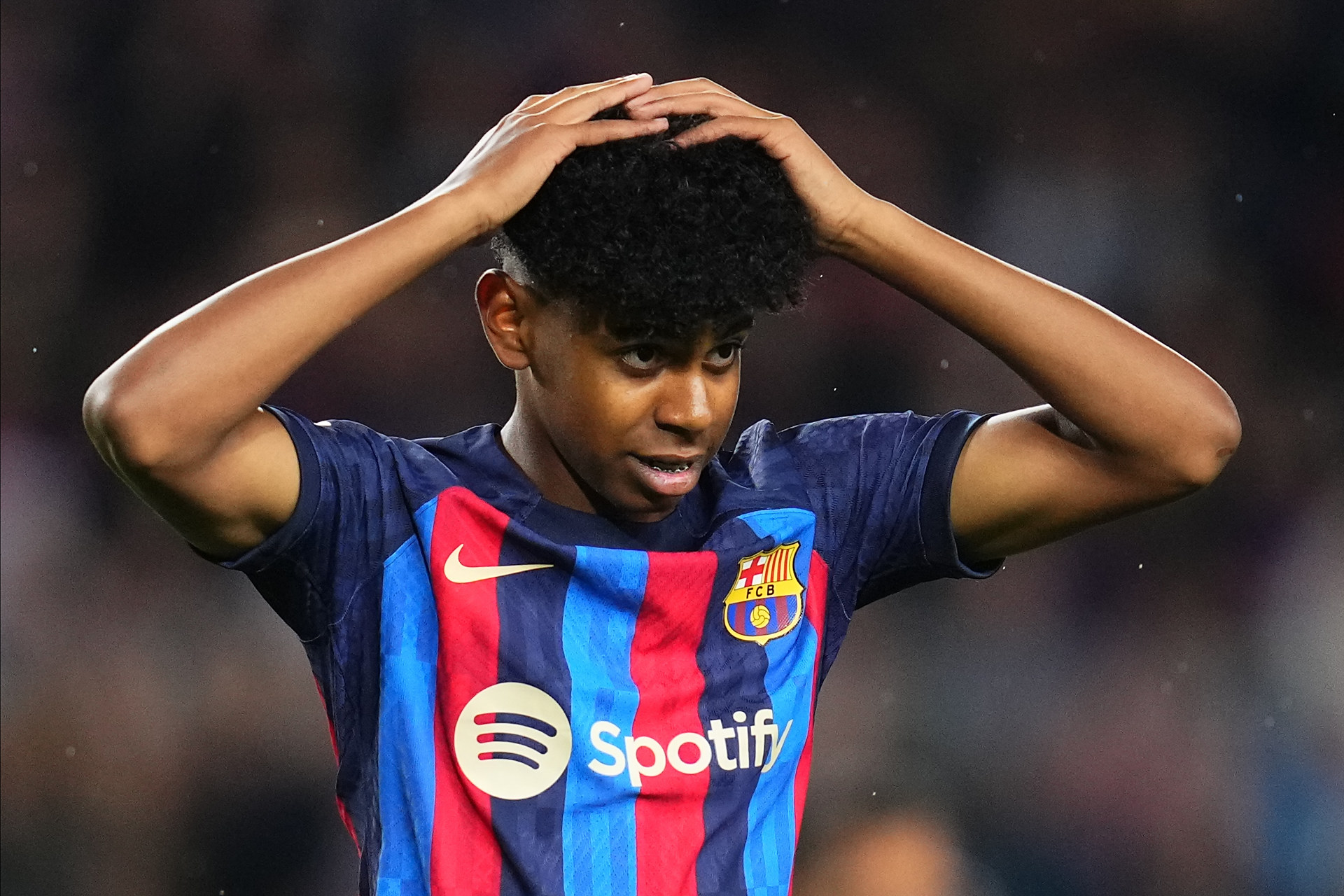 青训负责人：埃斯特旺曾在脚趾骨折的情况下坚持上场（青训主管披露：埃斯特旺脚趾骨折仍坚持出战）