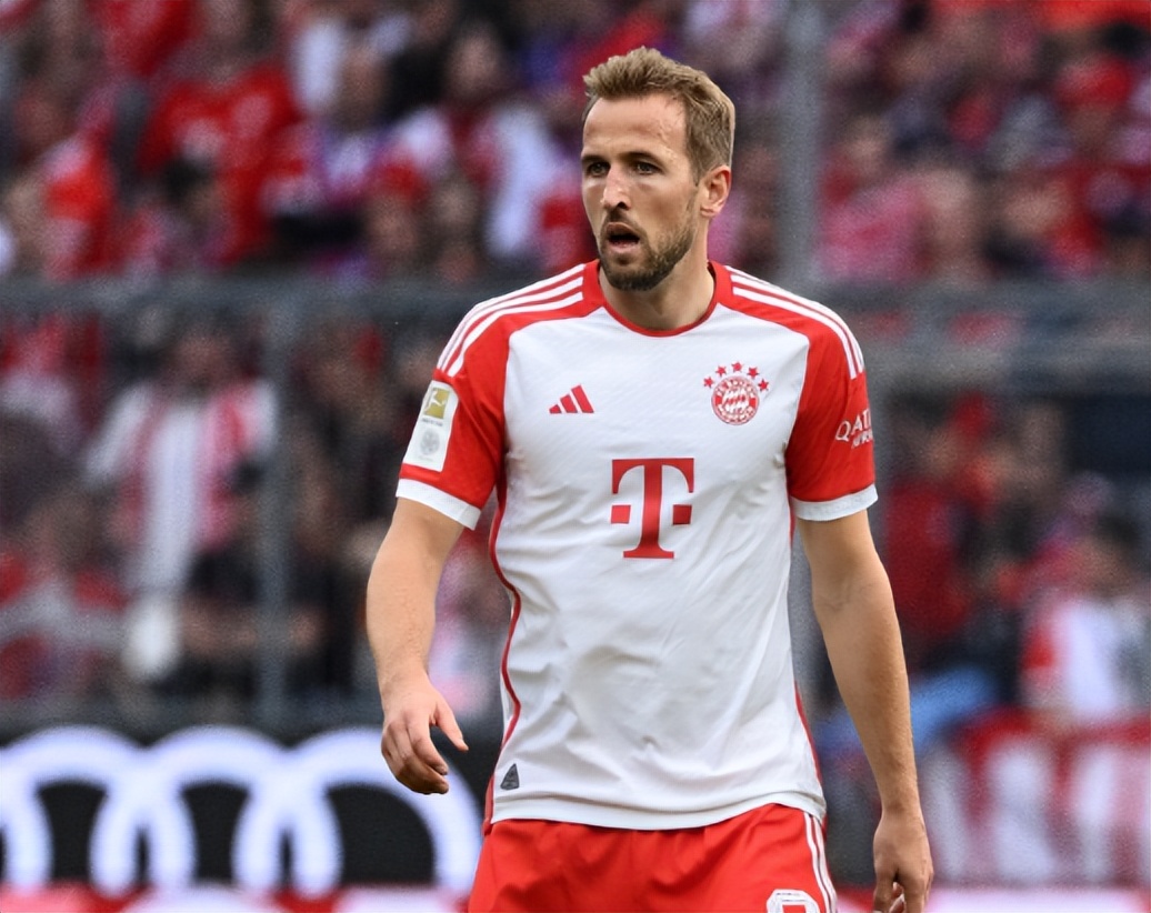 队报：巴黎在考虑引进一名右路后防多面手，有意埃里克-加西亚（队报：巴黎考虑补强右路防线，锁定多面手埃里克-加西亚）